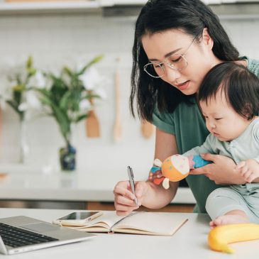 How Mums Can Successfully Juggle Parenthood and Higher Education